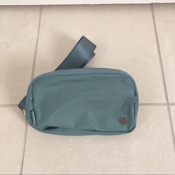 lululemon athletica Handbags - NWT Lululemon Everywhere Belt Bag